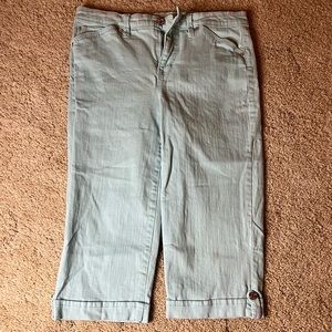 Gloria Vanderbilt Light teal capri